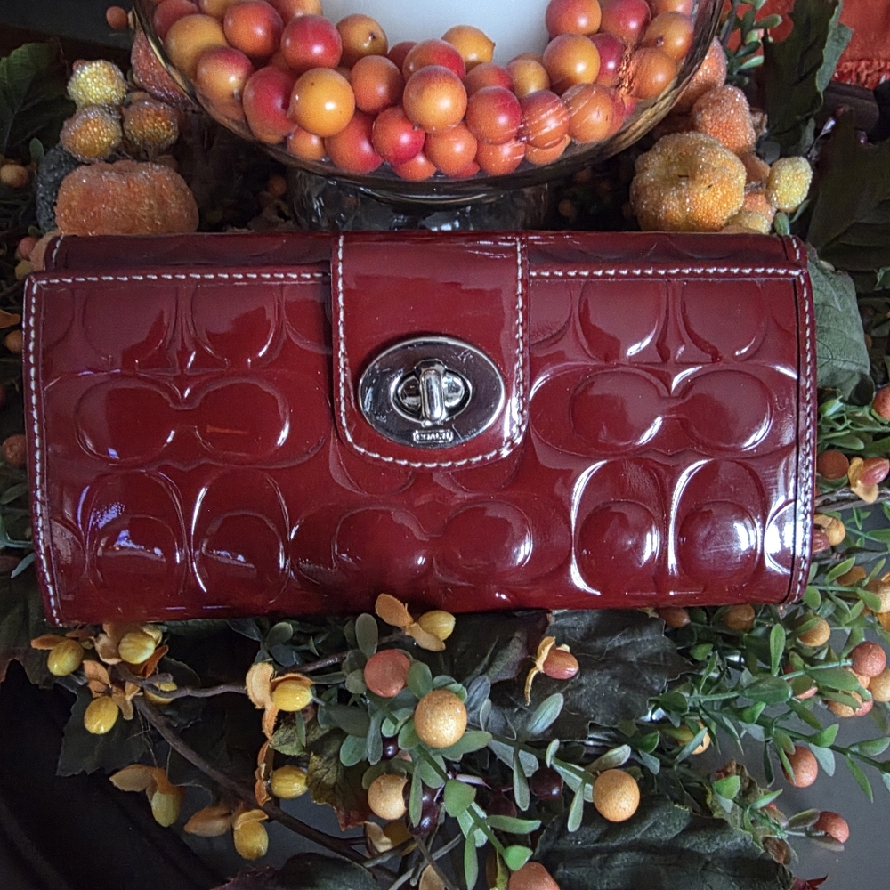 Vintage Coach Brick Red Signature Embossed Patent Leather Turnlock Wallet - Picture 5 of 13